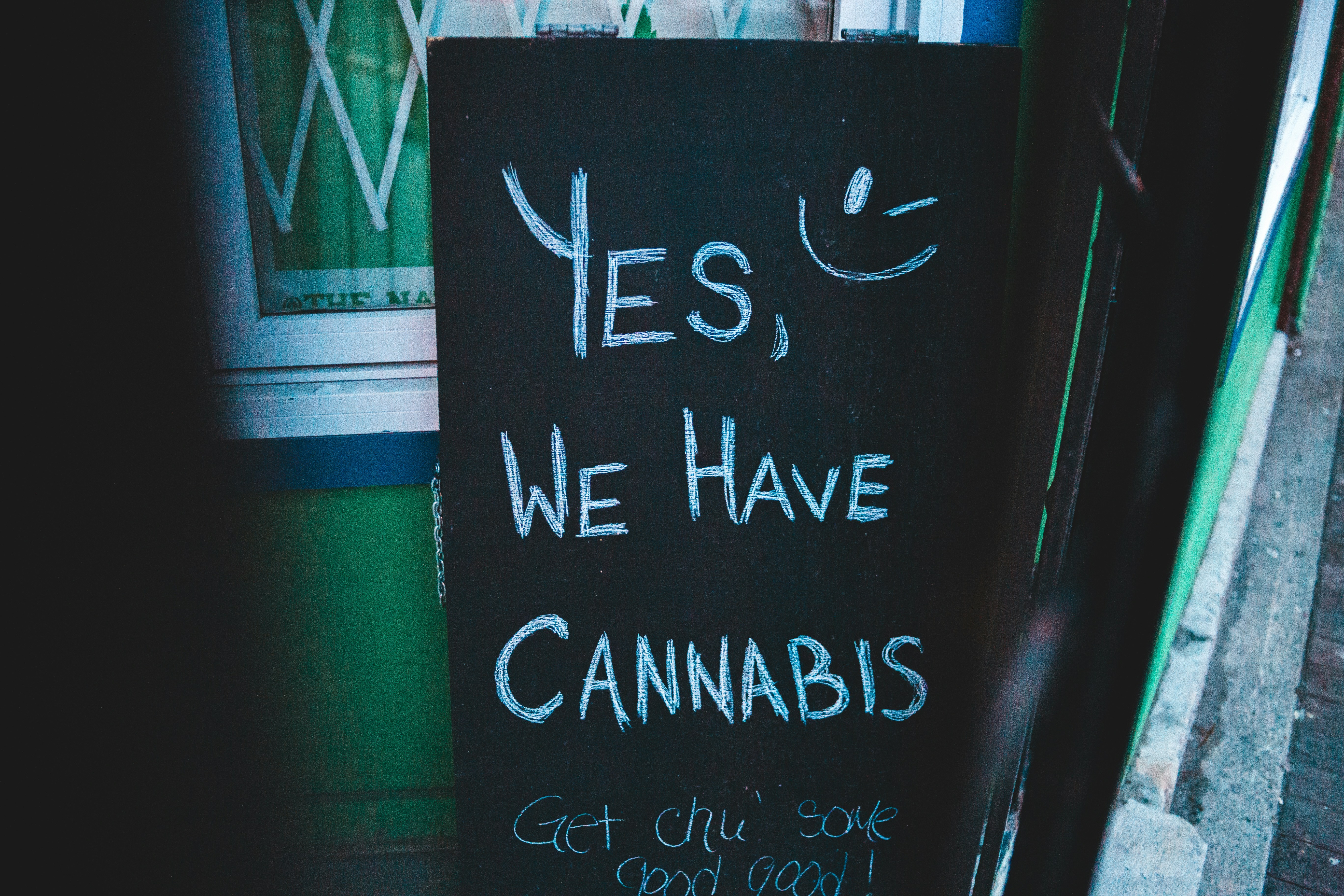 Dive into the Community: Member-Only Events and Benefits at Cannabis Clubs